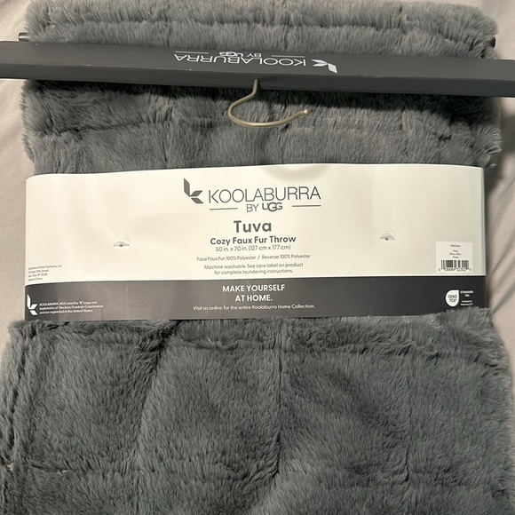 UGG KOOLABURRA cozy faux fur throw 50 in X 70 in - Picture 3 of 4
